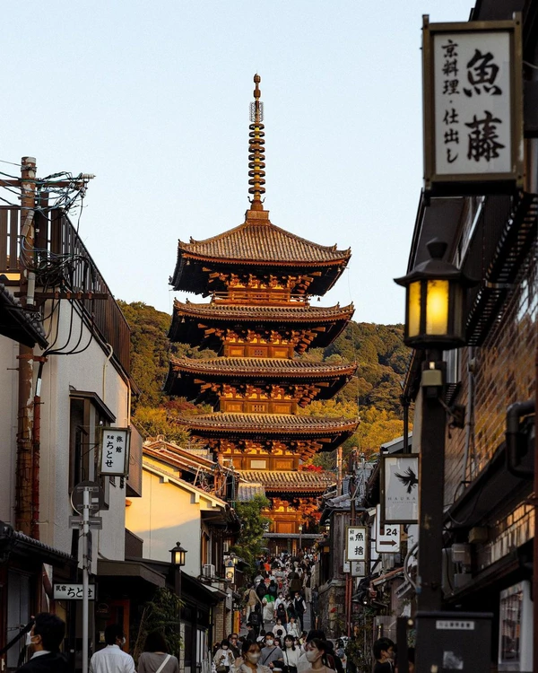 10 Travel Influencers Every Holidayer Needs to Follow