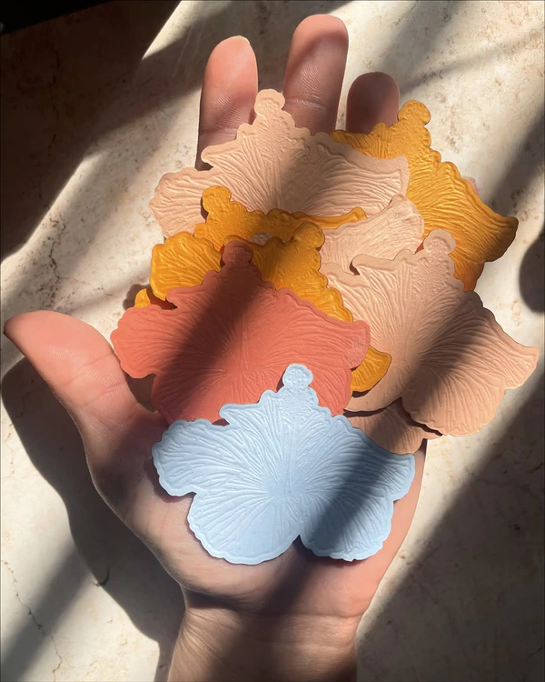 40 Bold & Creative Die-Cut Stationery Ideas — photo 2