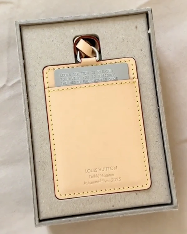 30 Creative Fashion Show Invitations to Inspire Your Wedding Stationery