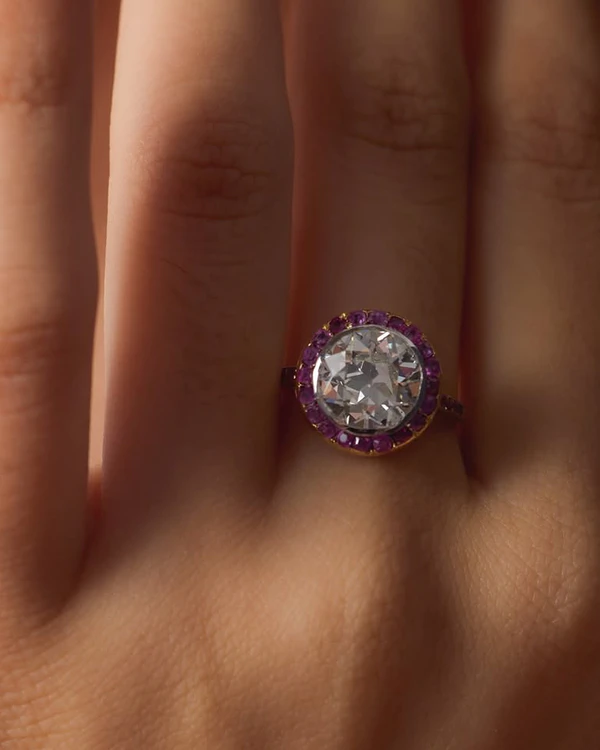 50 Iconic Vintage Engagement Ring Styles & Cuts