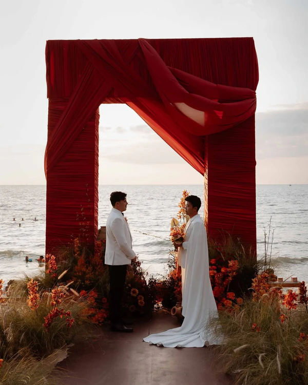 <a href="https://www.instagram.com/meraki.wedding.planner/p/DTc9yFQkwmd/?img_index=10">Meraki</a>, Photography: <a href="https://www.instagram.com/minteam.vn/">Minteam</a>