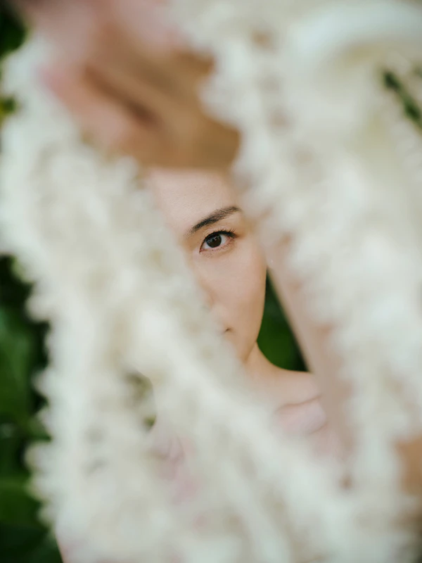 10,000 Lilies & Turquoise Waters Framed This Dreamy Beach Wedding in the Maldives