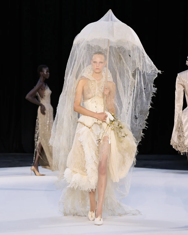 <a href="https://www.ashistudio.com/couture-fw-2026-27/#top">Ashi Studio</a>