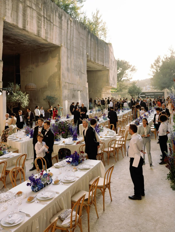 <a href="https://www.instagram.com/mrssmithweddings/">Mrs Smith Weddings</a>, Photography: <a href="https://www.instagram.com/p/DaNhLdeAL4u/?img_index=17">Symphony of Light</a>