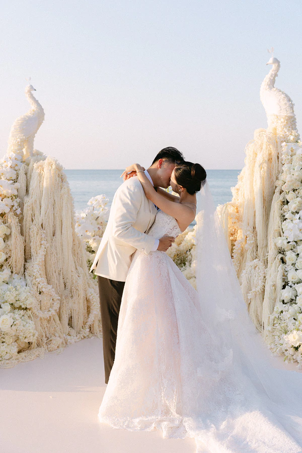 A Sculptural Floral Fantasy at This Intimate Black-Tie Wedding in Phuket