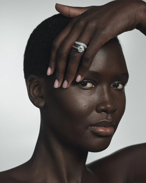 30 Wraparound Engagement Rings and Wedding Bands That Put a Twist on Tradition — photo 1