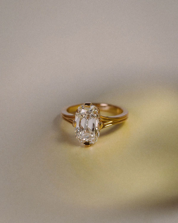 <a href="https://junerings.com/products/cove-antique-elongated-cushion?_pos=2&_sid=bdc216fd0&_ss=r&variant=42246479708208">June Rings</a>