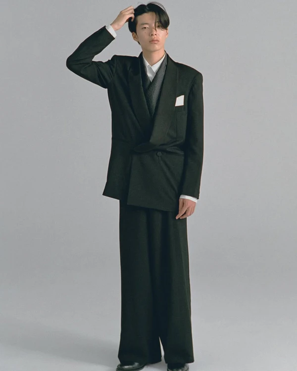 <a href="https://www.instagram.com/p/C8vo4mGvaPW/?hl=en&img_index=1">Soshiotsuki</a>, Photography: <a href="https://www.instagram.com/liveinsuburbia/?hl=en">Local Artist</a>