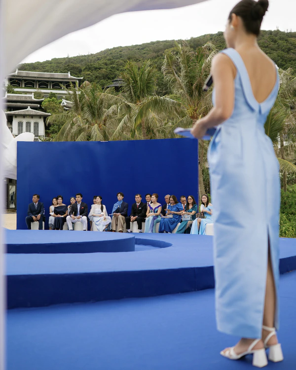 An Avant-Garde Vietnamese Beach Wedding Splashed in Cobalt Blue