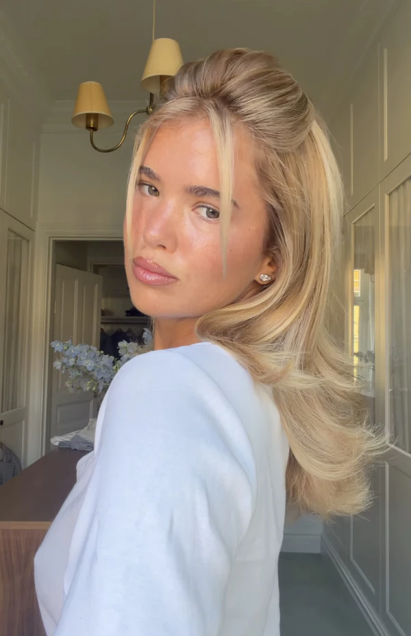 <a href="https://www.instagram.com/p/DcOqHiRICM-/">Matilda Djerf</a>