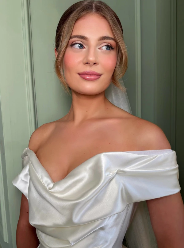 <a href="https://www.instagram.com/evebridalbeauty/p/DNzvmNdWHZy/">Eve Bridal Beauty</a>