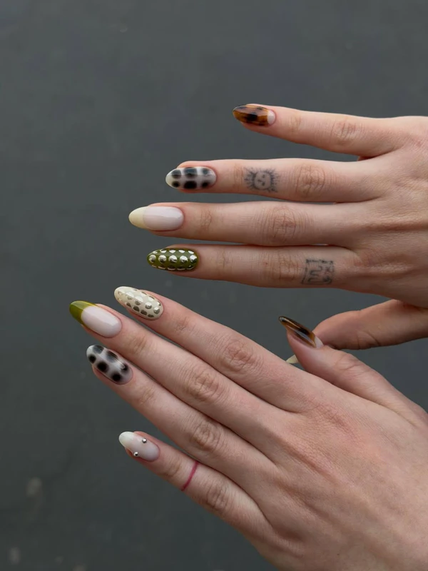 <a href="https://www.instagram.com/p/DWUljLeiINK/?igsh=anFwd295dmZmaGg2">Chummy Nails</a>