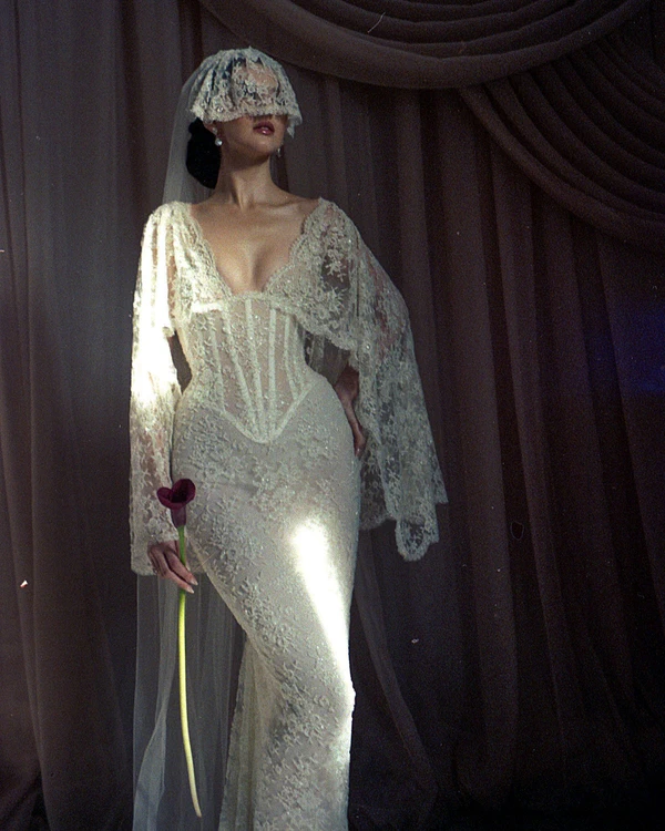 Vintage Dreams, Modern Love