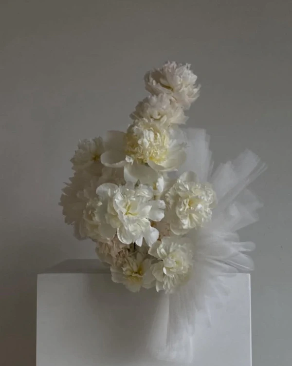 30 Vintage-Inspired Floral Arrangements That Make Nostalgia Feel New