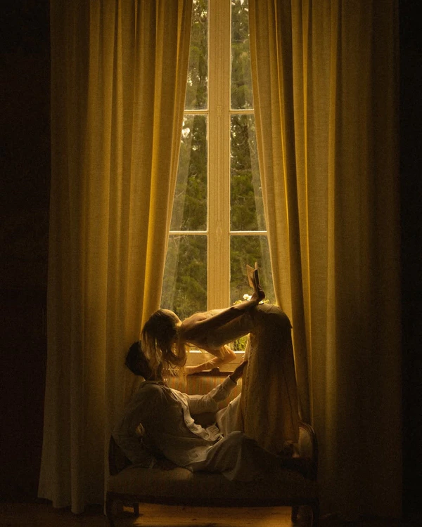 Photography: <a href="https://www.instagram.com/p/DWZGrVIFErv/?img_index=1">Estherscanon</a>