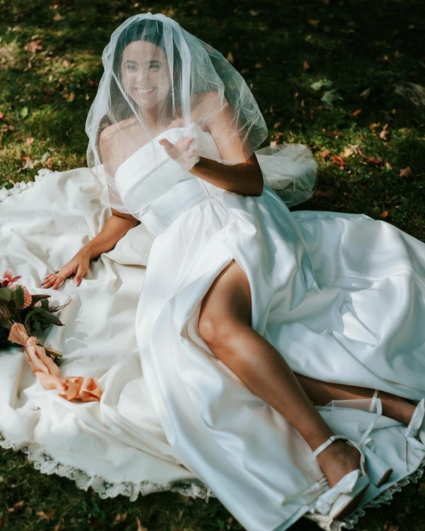 11 Corseted Wedding Dresses — photo 2