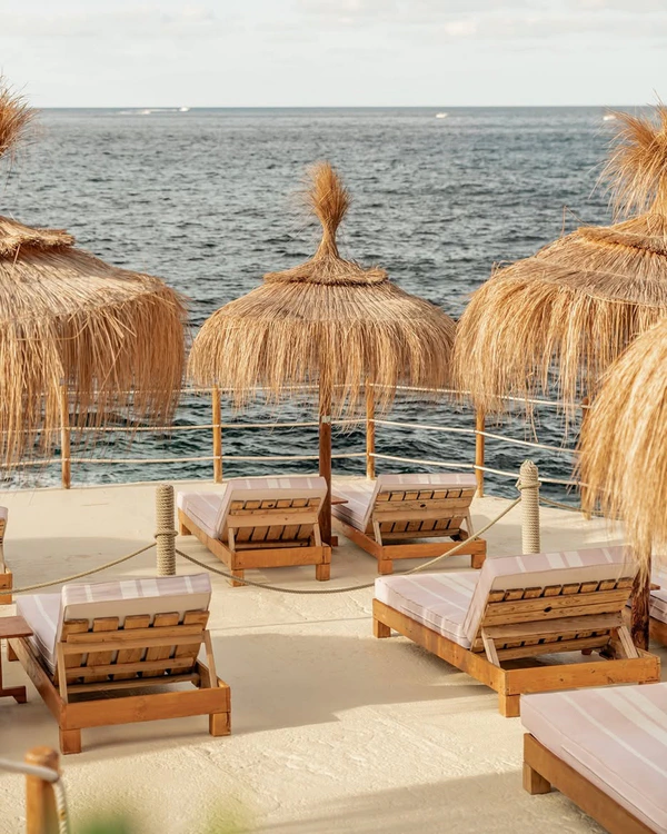 <a href="https://www.instagram.com/p/DYMUwZdDXYA/?img_index=1">Beach Club Gran Folies</a>