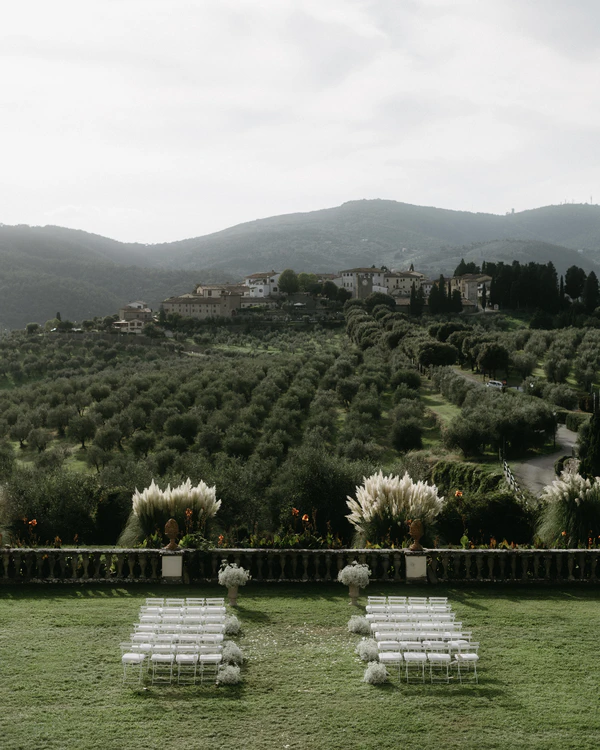 Intimate Wedding in Tuscany's Breathtaking Scenery — photo 2