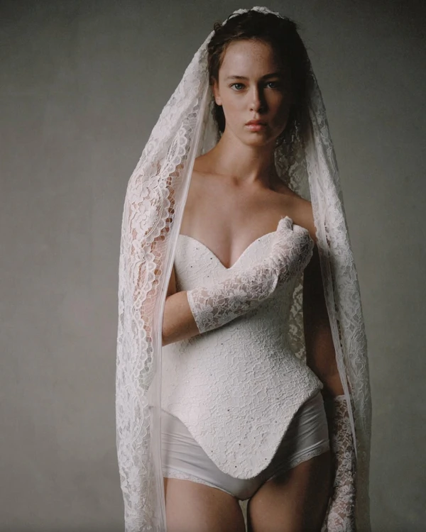 9 Genius Styling Hacks Bridal Stylists Swear By