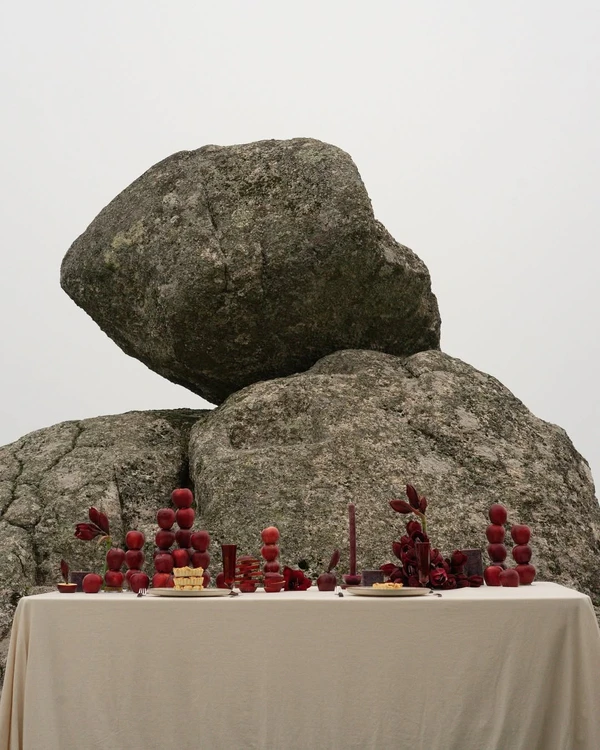 7 Creative Floral Installation & Arrangement Ideas for Modern Couples