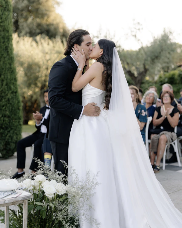 A Classic & Elegant Celebration Amongst an Italian Garden Villa