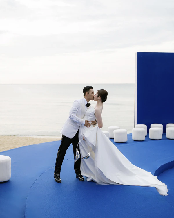 An Avant-Garde Vietnamese Beach Wedding Splashed in Cobalt Blue