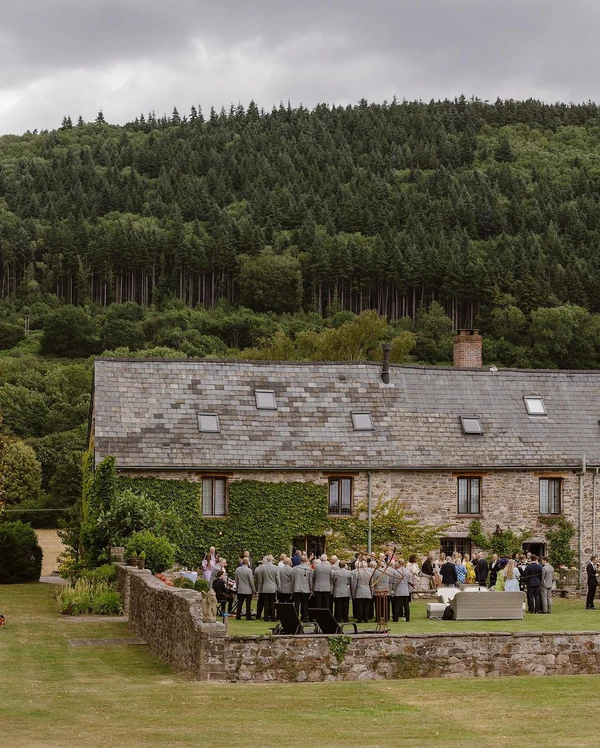 How to Nail Your Candid Wedding Photos?