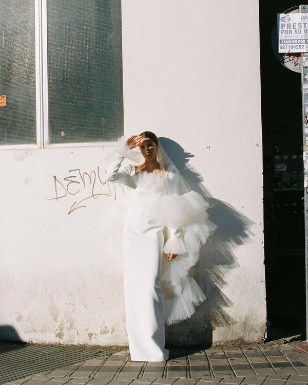 14 Stunning Dresses to Inspire Winter Brides — photo 2