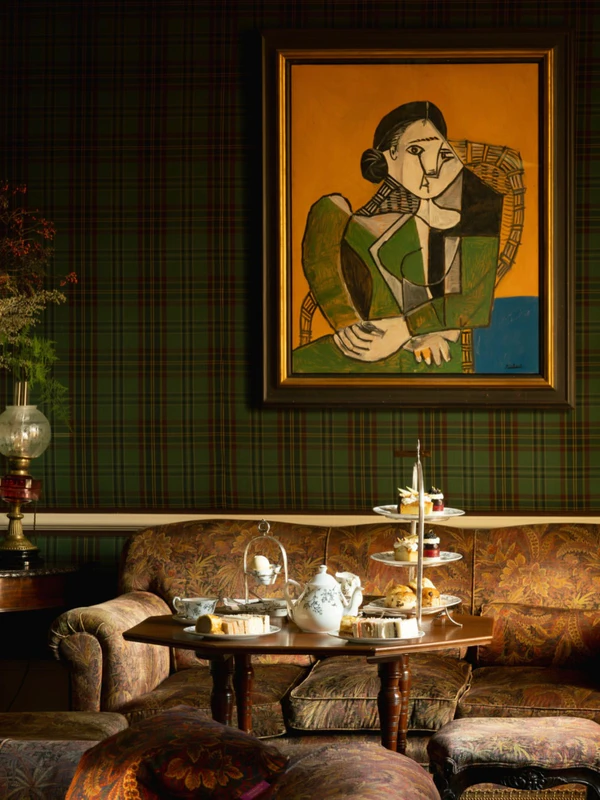 <a href="https://www.instagram.com/p/DcBZVgujF_W/?hl=en&img_index=1">Fife Arms</a>
