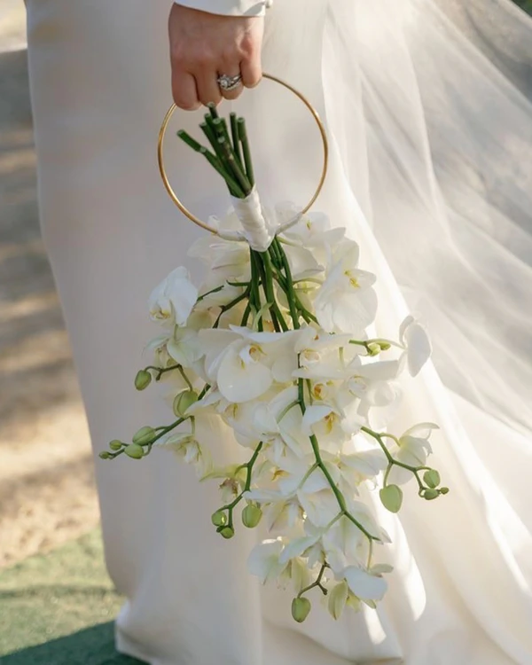 Trend: Clutch Bouquets