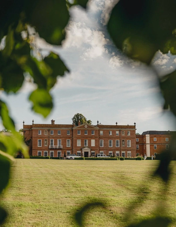 <a href="https://www.instagram.com/p/DbAxmxbCO52/?img_index=1">Four Seasons Hampshire</a>