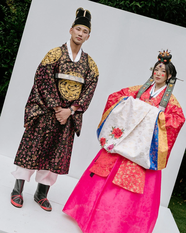An Elegant Garden Wedding with a Traditional Korean Twist