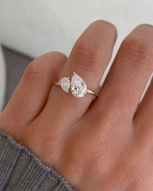 Ultimate Guide: Pear-Shaped Engagement Rings