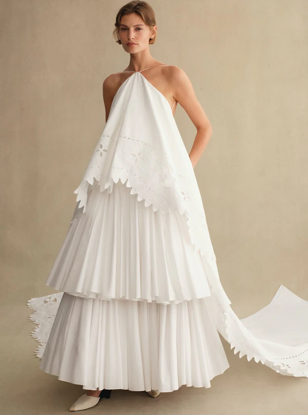 <a href="https://www.instagram.com/jacquemus/p/DLnM2ZltTQI/?img_index=13">Jacquemus</a>