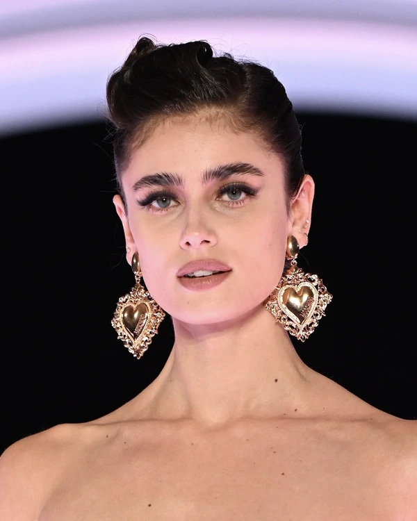 Statement-Making Fall/Winter 2022 Jewelry Trends Brides Will Love