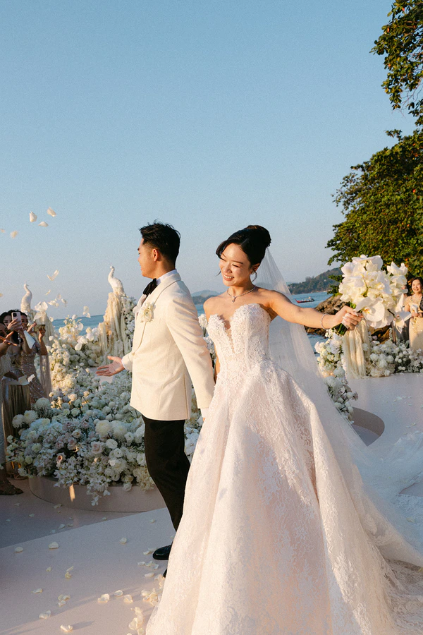 A Sculptural Floral Fantasy at This Intimate Black-Tie Wedding in Phuket