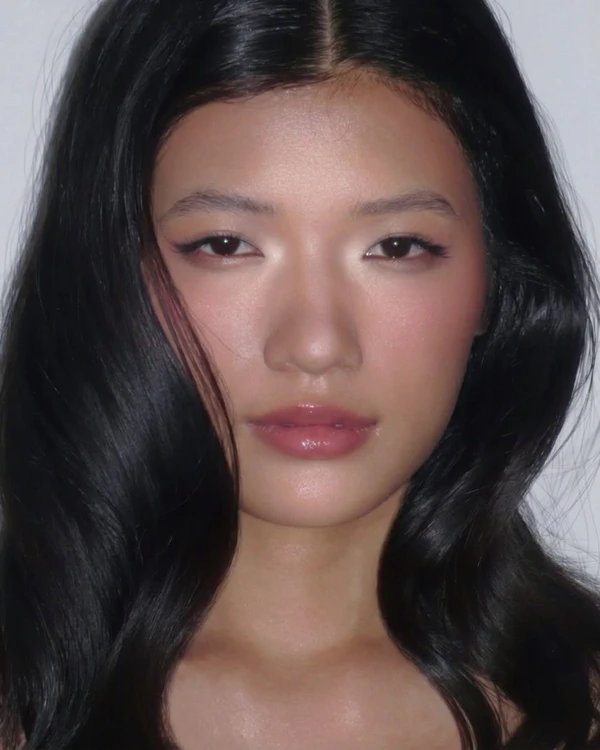 <a href="https://www.instagram.com/p/DW6BgX1CXlt/?img_index=1"><span>Reeve Chen</span></a>