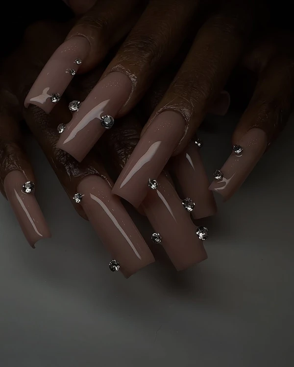 25 Show-Stopping Nail Design Ideas for New Year’s Eve 2025