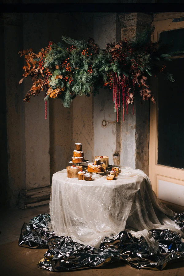 Christmas-Inspired Bridal Editorial in Antique Space — photo 17
