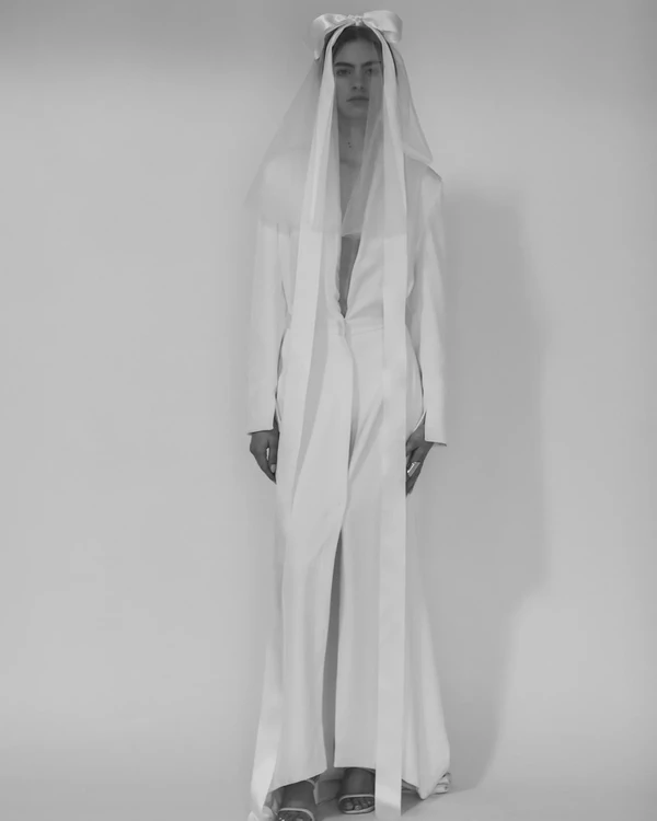 <a href="https://abellie.com/products/lana-bow-veil">A.B. Ellie</a>