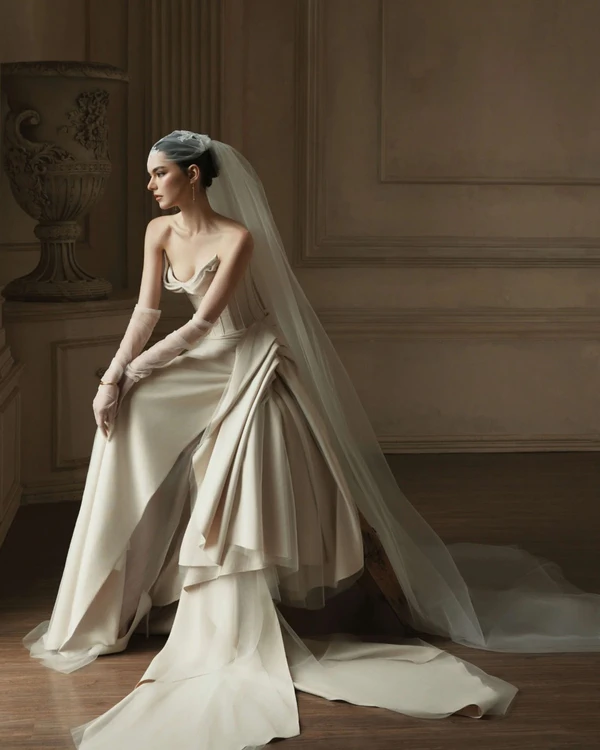<a href="https://www.instagram.com/p/DJy3DbopUpq/?img_index=1">Linh Doan Atelier</a>