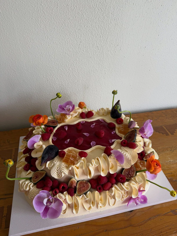 <a href="https://www.instagram.com/p/DYFGFozEbeE/?img_index=1">Deaux Baker</a>