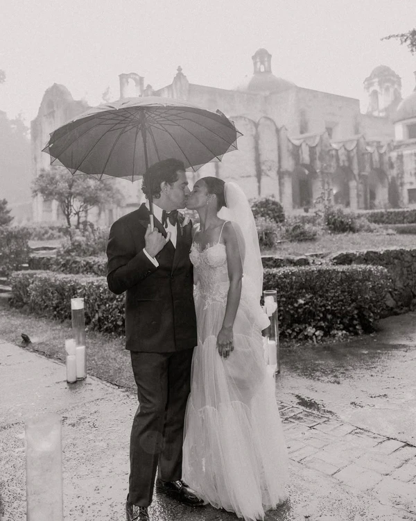 Don't Let the Forecast Ruin Your Wedding: 9 Weather-Proof Tips & Plans — photo 1
