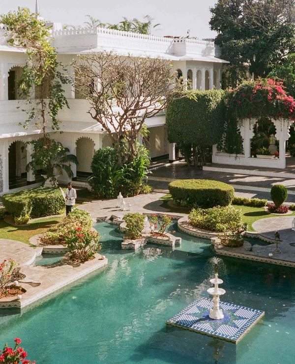 7 Extraordinary Honeymoon Hotels Around the World