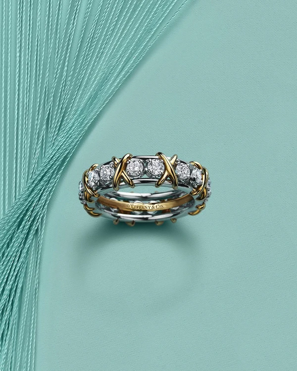 <a href="https://www.instagram.com/p/DYzRQ1wlpJB/">Tiffany & Co.</a>