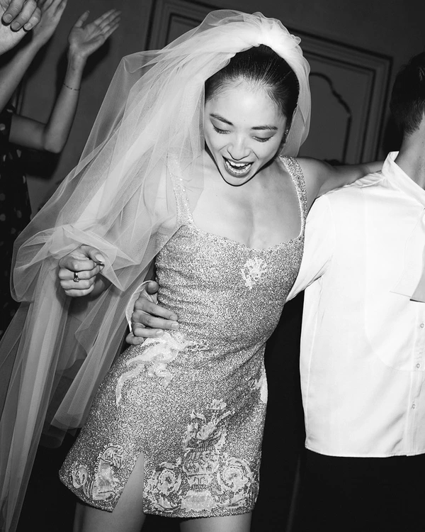 A Cinematic Wedding with Sculptural Installations & a Vibrant Palette in Sicily