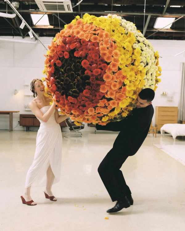 <a href="https://www.instagram.com/luckylovefloral/">Lucky Love Floral</a>, Photography: <a href="https://www.instagram.com/p/DVX9JrfATZY/?img_index=7">Emotions & Math</a>