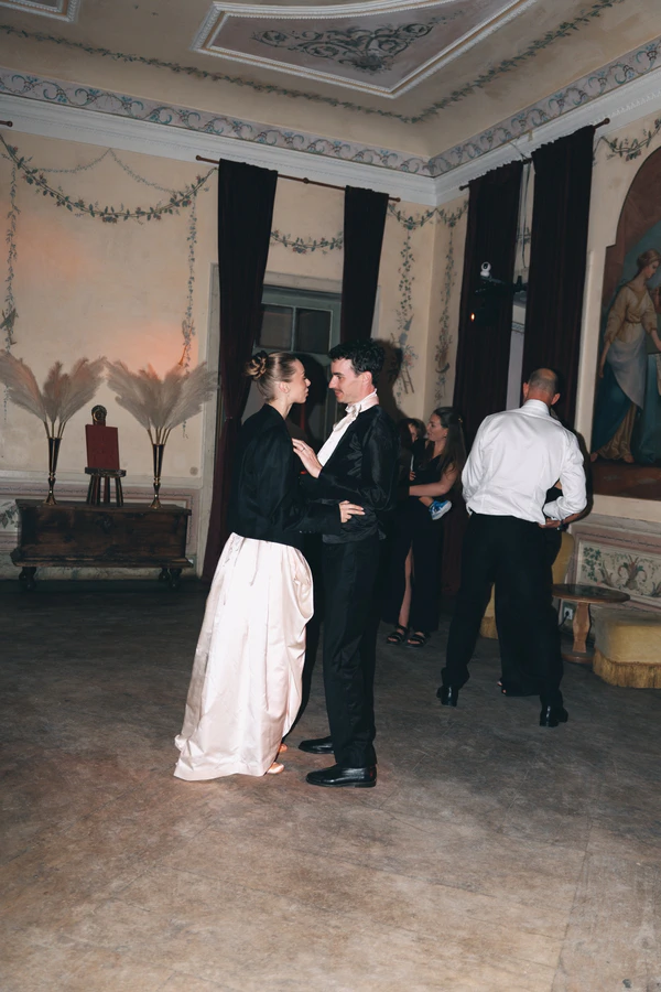 A Fever Dream Lisbon Wedding Where Art & History Collide at Palácio do Grilo