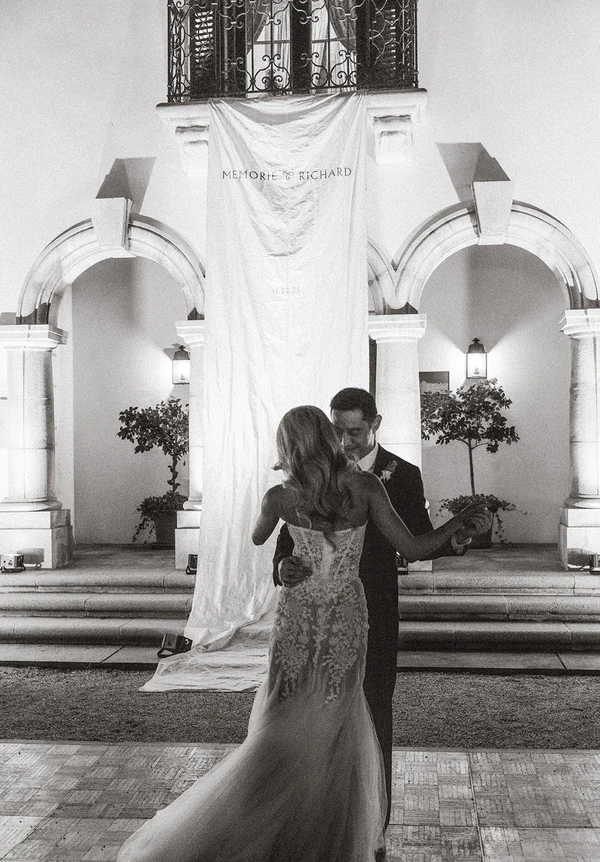A Dreamlike Siren-Inspired Wedding With Oceanic Details in California