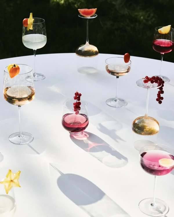 40 Trendy Ideas for Serving Your Wedding Cocktails
